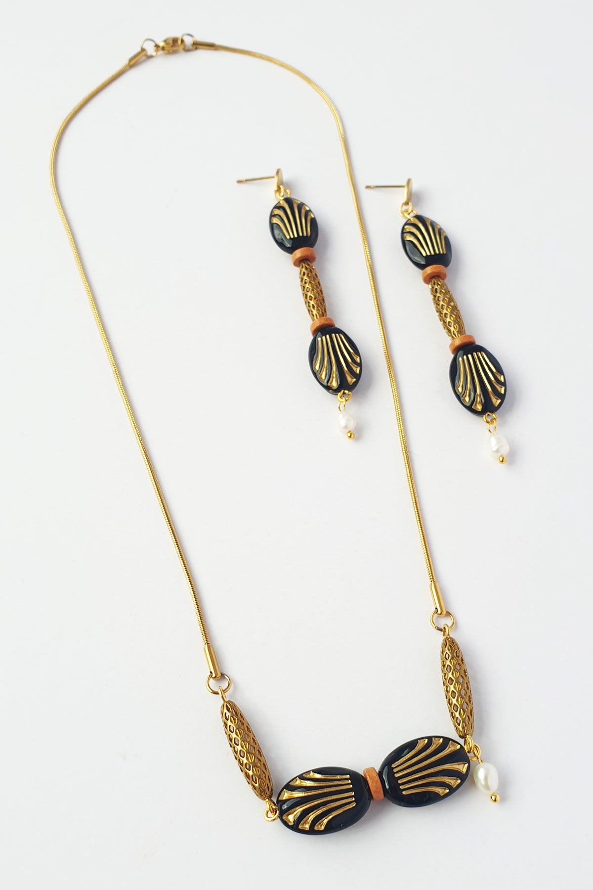 CHATEAU NECKLACE